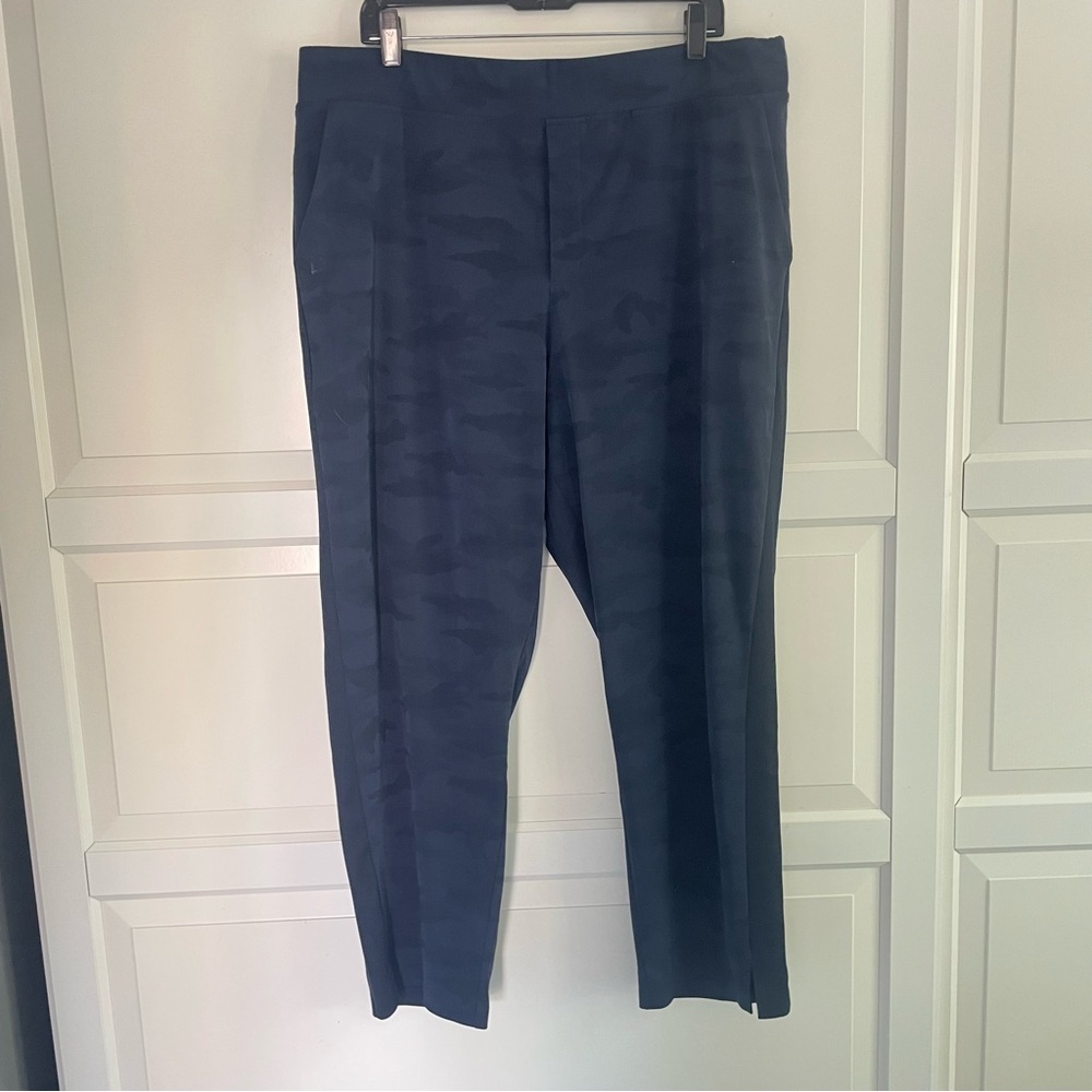 Athleta Brooklyn Ankle Camo Straight Leg Pants Size 18 - 26871 - Picture 4 of 13